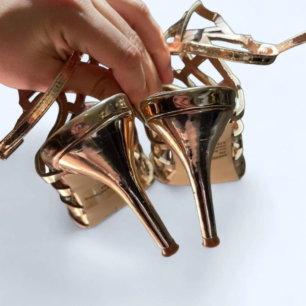 Steve Madden slithur finish dramatic